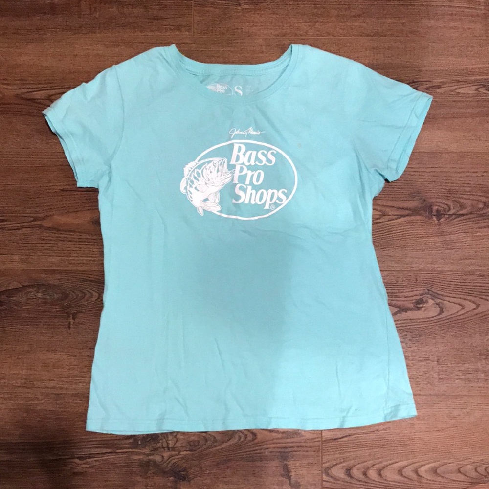 bass pro shops t-shirt size small